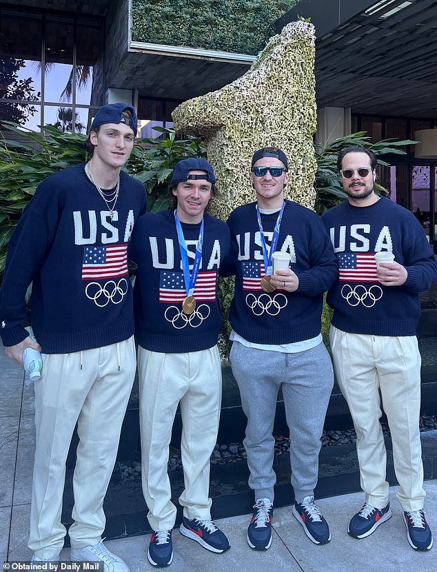 Las estrellas del hockey Hungover Team USA toman un café muy necesario y se dirigen a DC para encontrarse con Trump después de la fiesta por la medalla de oro en Miami