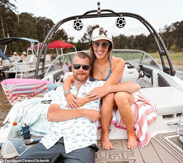 Pensé que mi boda era el día más feliz de mi vida. Entonces mi mamá envió un mensaje de texto que destrozó a nuestra familia. No creo que ella vuelva a hablarme nunca más.