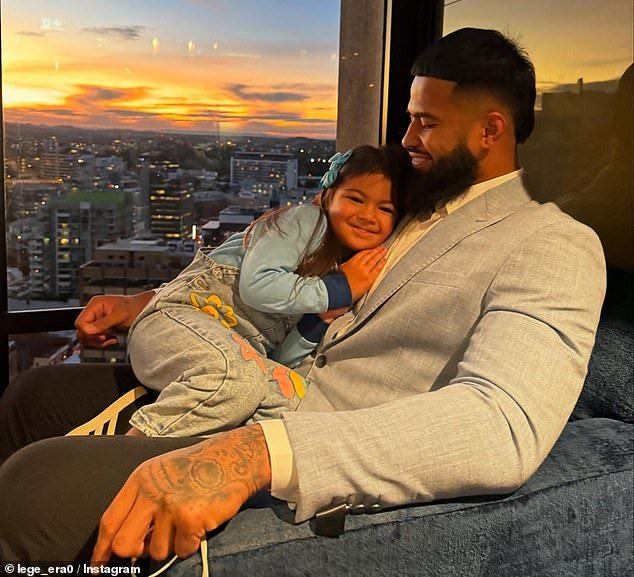 La estrella del fútbol Payne Haas ha rechazado los rumores sobre por qué hizo el movimiento más sorprendente que la NRL ha visto en años y explica su nuevo nombre islámico.