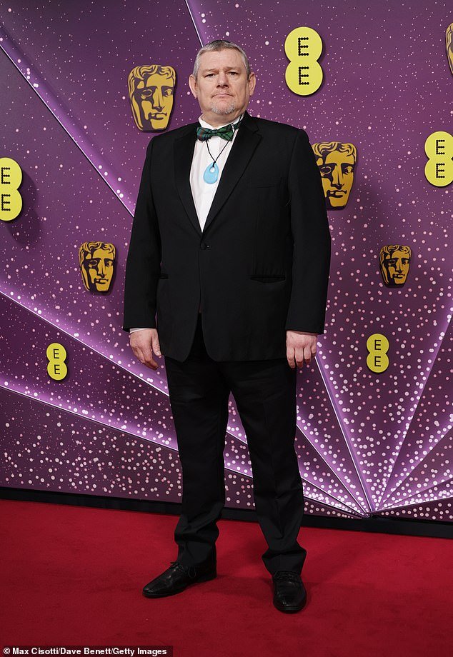 ¿Por qué lo pusieron detrás del micrófono? El devastado John Davidson reveló que los organizadores le pusieron el micrófono frente a él en los Bafta y dijo que la BBC sabía «qué esperar» de los tics de Tourette.