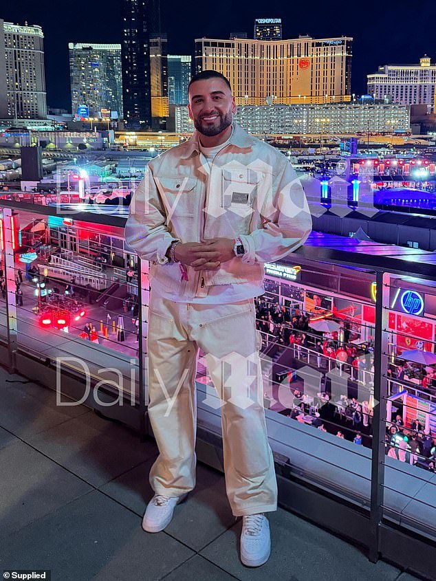 La vida en la jet-set del verdadero objetivo de un secuestro en Sydney en el que un anciano inocente fue torturado hasta la muerte, ha sido filmada mientras vive en Estados Unidos y Europa.