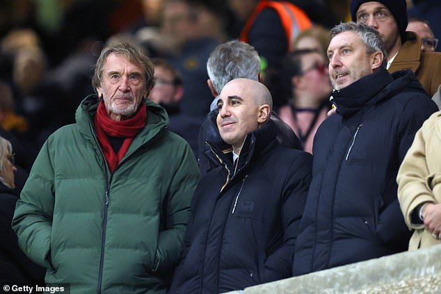 Las brutales medidas de reducción de costos de Sir Jim Ratcliffe han funcionado: el jefe del Manchester United elogia los resultados financieros positivos del club después de que el copropietario empuñara brutalmente el hacha