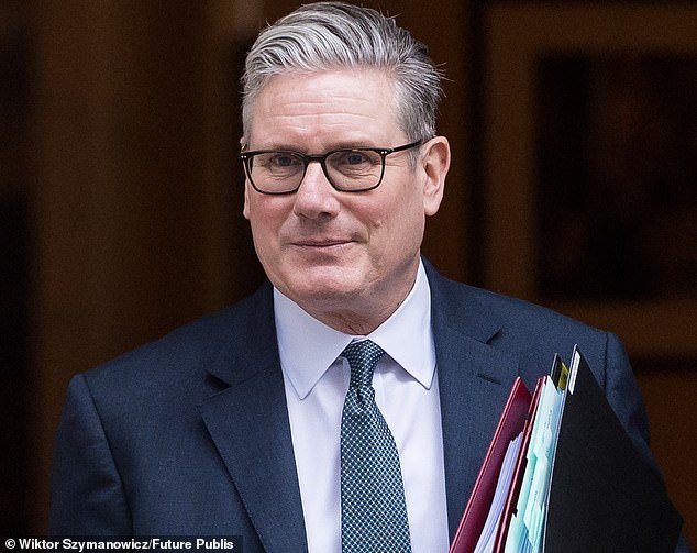 ¿Fin del ‘Boys Club’? Otro aliado de Keir Starmer renuncia mientras la principal asistente de Rachel Reeves renuncia a su equipo del Tesoro