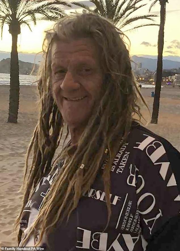 Una mujer ha sido detenida bajo sospecha de asesinato después de que Brit fuera encontrado muerto en una habitación de un hotel de Tenerife