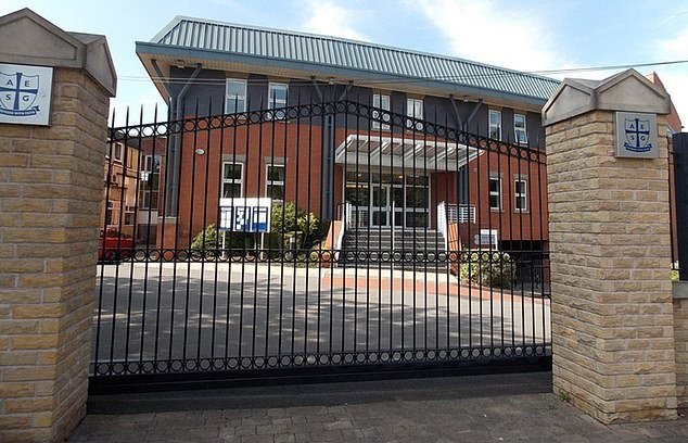 Una importante escuela privada para niñas ha anunciado su cierre tras una redada fiscal del Partido Laborista sobre las tasas