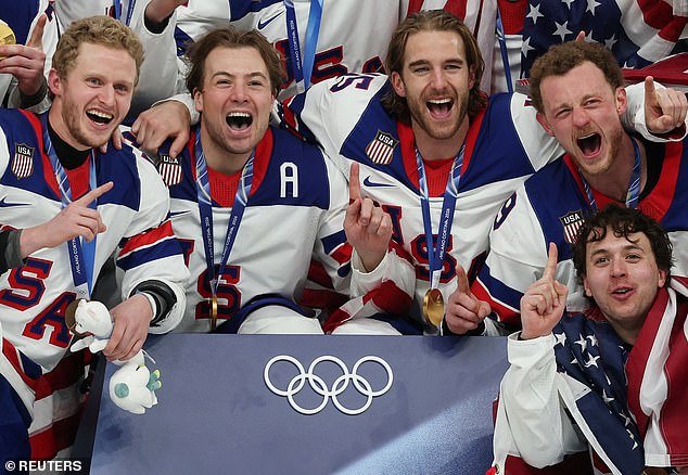 La estrella del hockey del equipo de EE. UU. Jake Guentzel rompe su silencio para revelar por qué abandonó a Trump y el Estado de la Unión