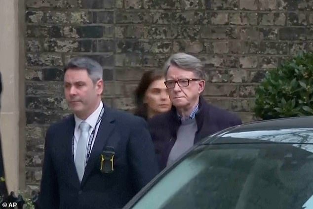 REVELADO: Cómo Peter Mandelson contrató a tres importantes bufetes de abogados para limpiar su nombre