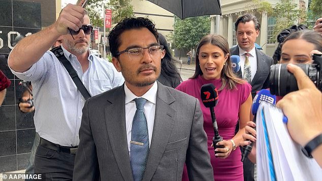 Estalla una pelea fuera del tribunal cuando el multimillonario australiano Lawrence Escalante enfrenta cargos penales y pierde su imperio.