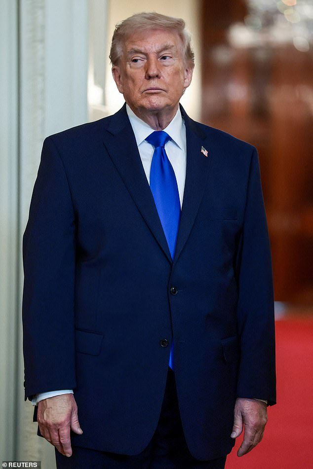 El Departamento de Justicia ha abierto una investigación sobre si los archivos de Epstein que mencionan a Trump fueron retenidos injustamente