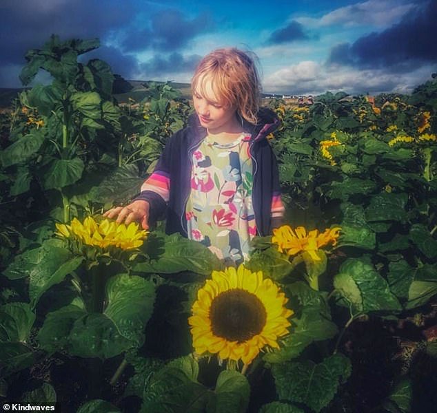 Una niña «maravillosa» de 13 años, que navegaba por sitios web a favor del suicidio después de luchar contra el encierro de Covid, se quitó la vida sin dejar una nota para su familia, según una investigación.