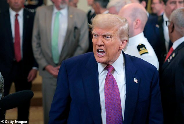 El escuadrón kamikaze de drones de Trump está «preparado y cargado» para atacar a Irán mientras las conversaciones colapsan