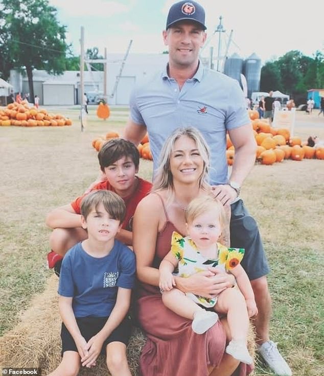 Un petrolero canadiense con tarjeta verde dice que lo trataron peor que un asesinato después de ser puesto bajo custodia de ICE