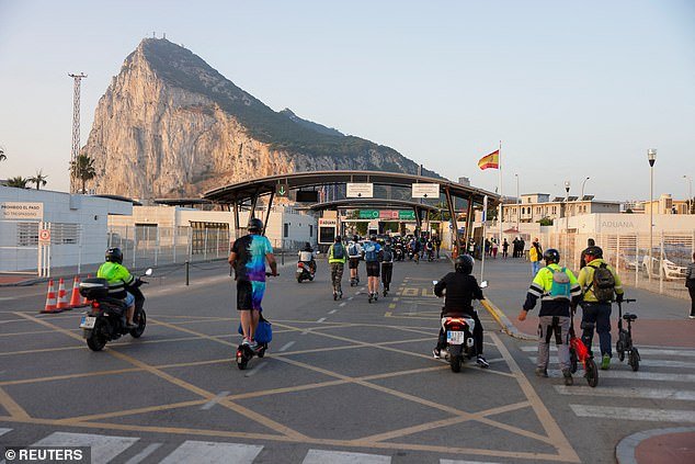 La nueva traición laborista del Brexit: Furia ante la entrega de las fronteras de Gibraltar a la UE… Madrid se da derecho a bloquear a los viajeros del Reino Unido