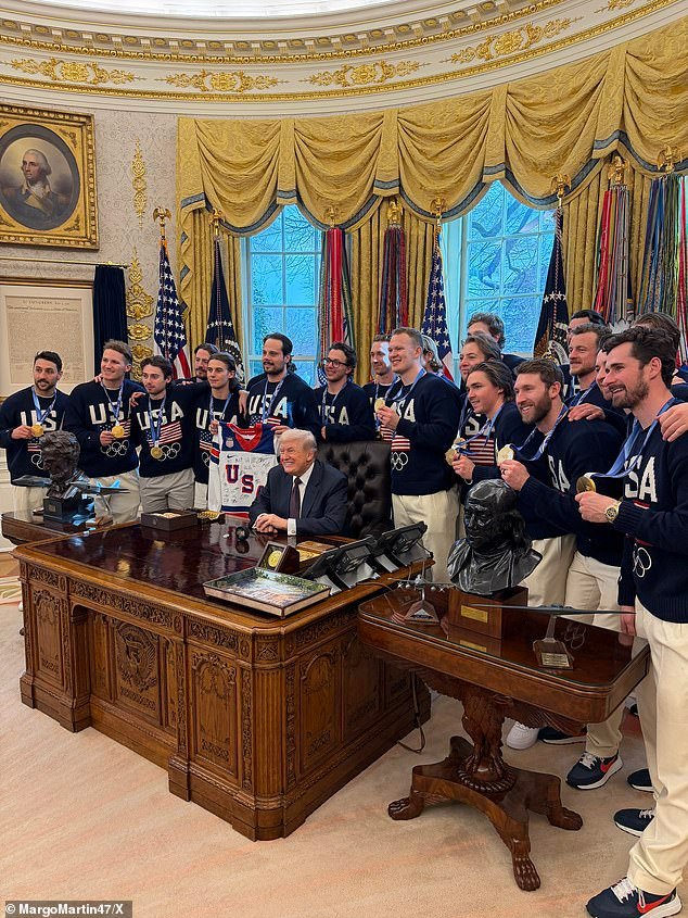 La lívida Megan Rapinoe ataca a los ‘payasos’ del hockey masculino de EE. UU. por acercarse a Donald Trump después del oro olímpico