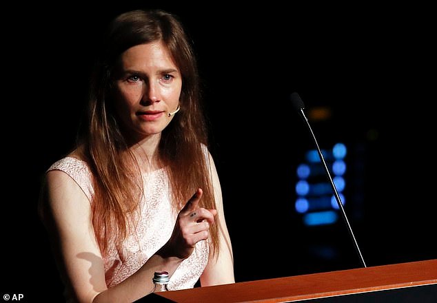 Amanda Knox sugiere que la enfermera asesina Lucy Letby fue «calificada erróneamente de monstruo como ella»; insta a la gente a buscar la «verdad»