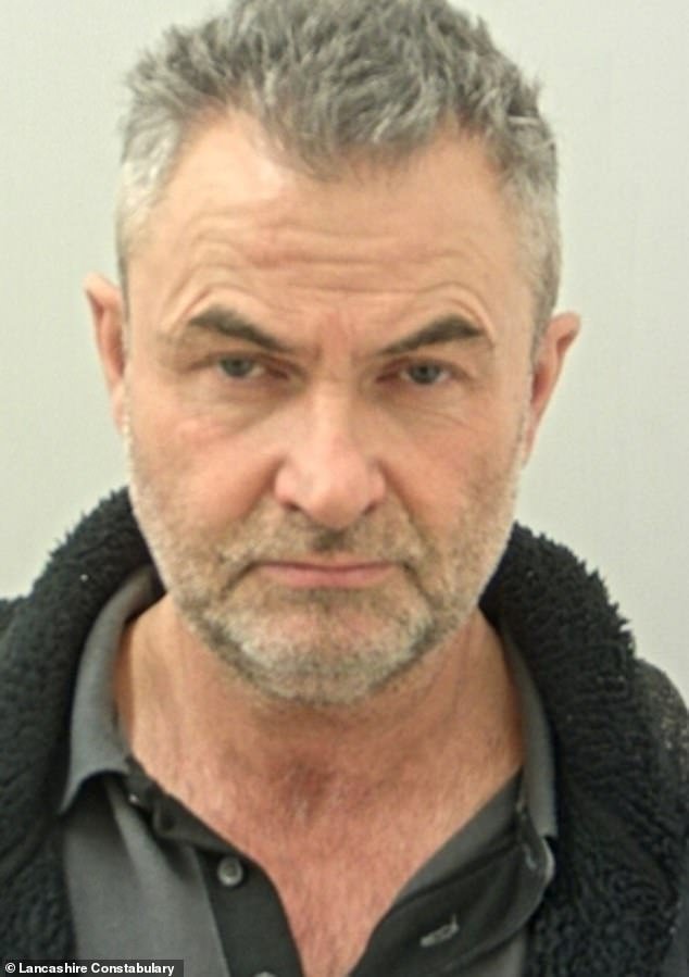 Amante celoso encarcelado durante 16 años después de cortarle el cuello a su novia y dejarla paralizada mientras intentaba irse