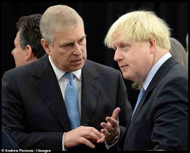 Boris Johnson: Mi extraño té con el Príncipe Andrés y sus tres solicitudes asombrosas. Tuve que prohibirlo en un evento si molestaba a la Reina… y lo que hizo cuando le dije que abriera el pub.