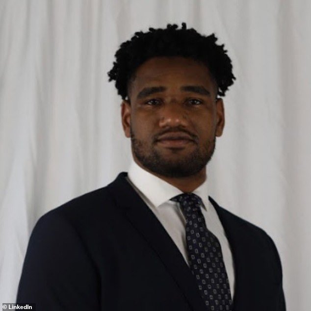 El entrenador de la NFL fue despedido mientras la policía investigaba denuncias de violación por trabajar con Sharon Moore, quien supuestamente también le envió mensajes explícitos.