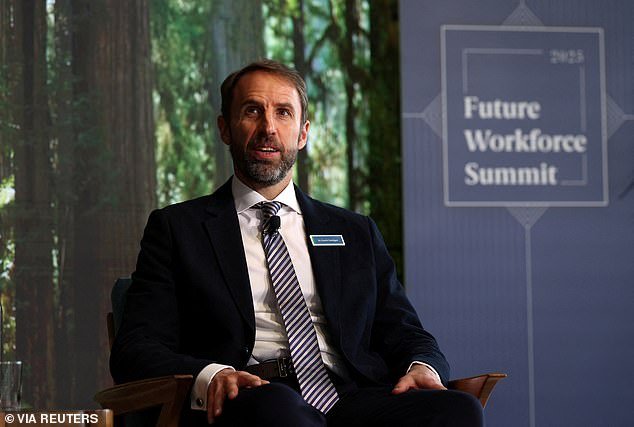 Gareth Southgate apunta a una investigación apenas velada de los clubes ‘más grandes’ de la Premier League mientras revela su postura sobre su próximo movimiento en medio de los vínculos laborales del Man United.