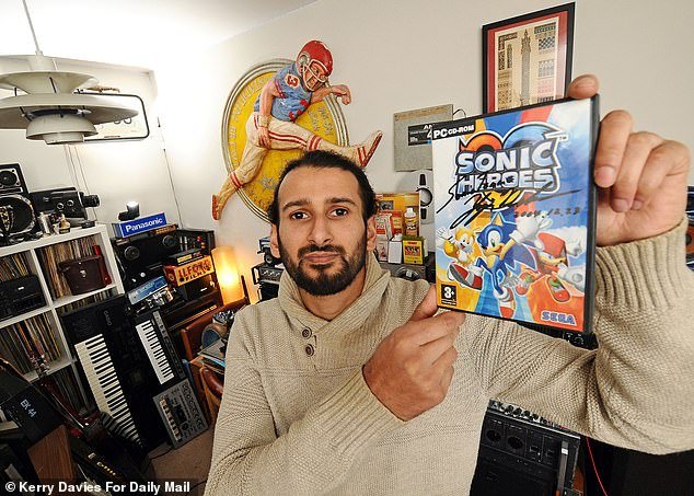La policía allanó a Sega, fabricante de Sonic the Hedgehog, después de que un coleccionista lanzara una operación encubierta que compró consolas de juegos raras por £ 10,000.