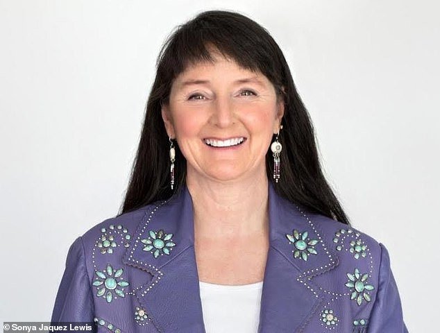 Legislador demócrata condenado por escribir cartas de apoyo falsas tras acusaciones de intimidación