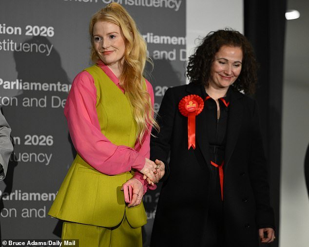 Un minuto La nueva diputada verde Hannah Spencer Sra. Thatcher, el imberbe Jeremy Corbyn: Robert Hardman