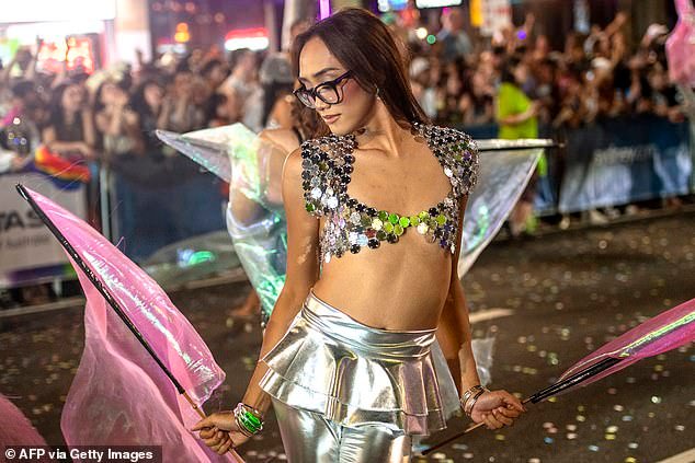 Los juerguistas del Mardi Gras salen a las calles de Sydney para un ‘evento intergaláctico’