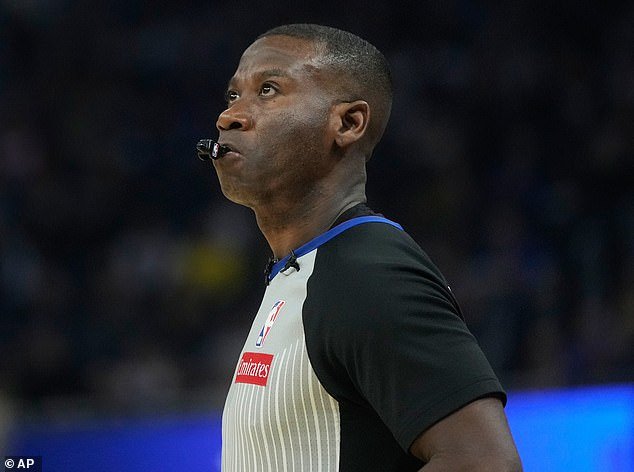 Los fanáticos critican al árbitro de la NBA «cursi» por usar los apodos de los jugadores durante los anuncios en la cancha: «Mirada horrible»