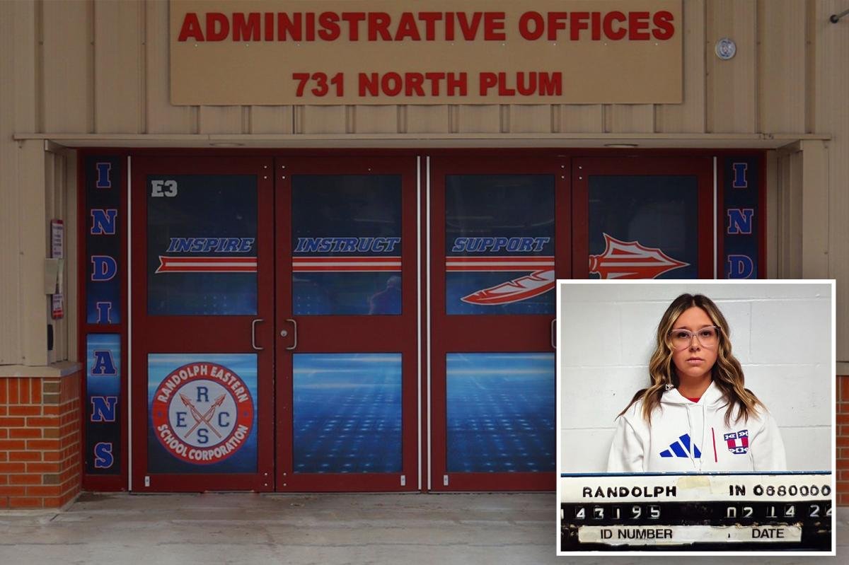 Una secretaria de un colegio de Indiana ha sido acusada de tener relaciones sexuales con dos alumnas