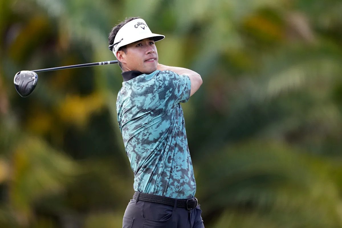 Sin camisa, sin zapatos, no hay problema: Isaiah Salinda realiza un disparo de rescate desde el agua en Cognizant Classic