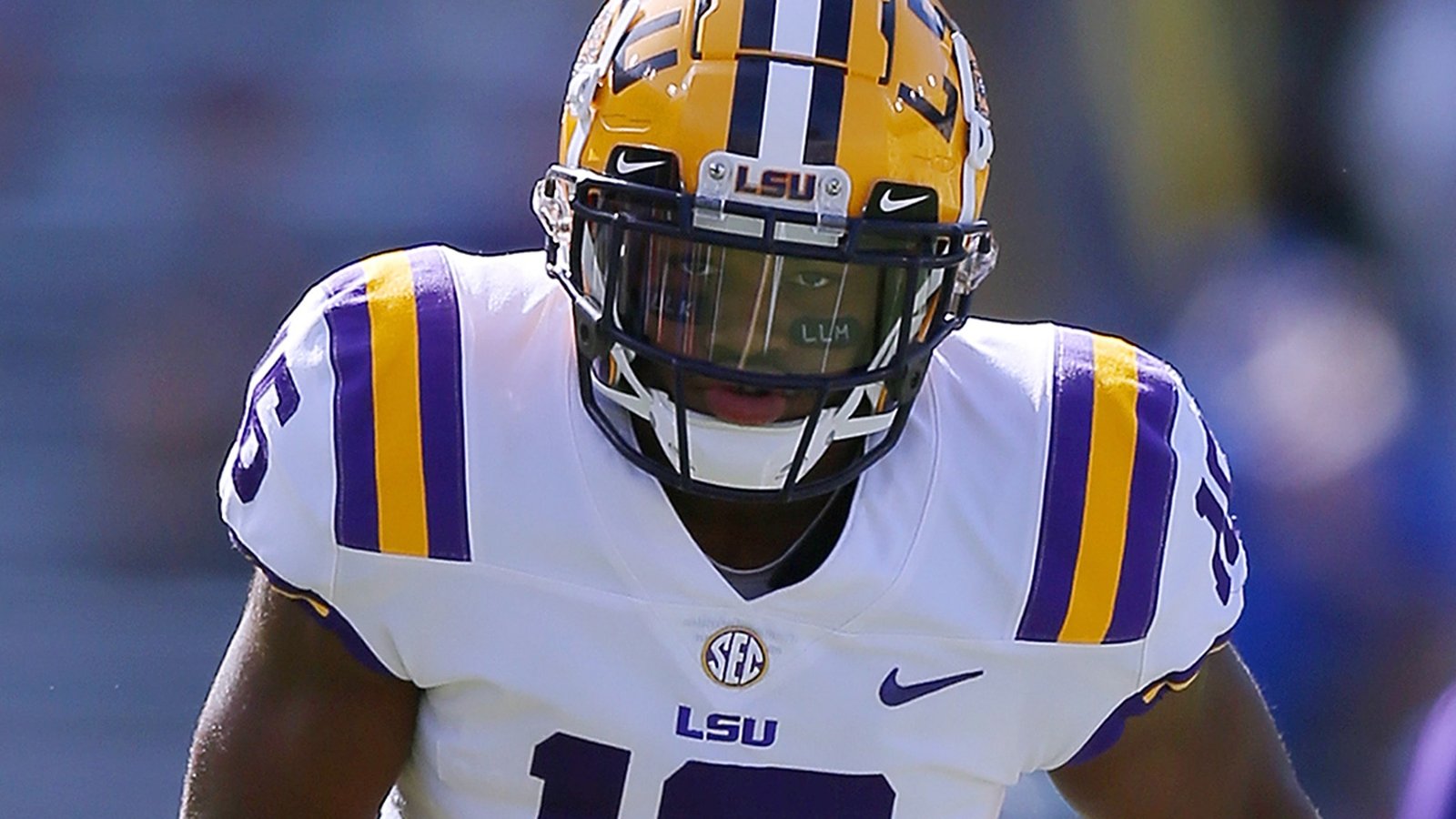 El ex jugador de fútbol de LSU Devonta Lee falleció a los 27 años.