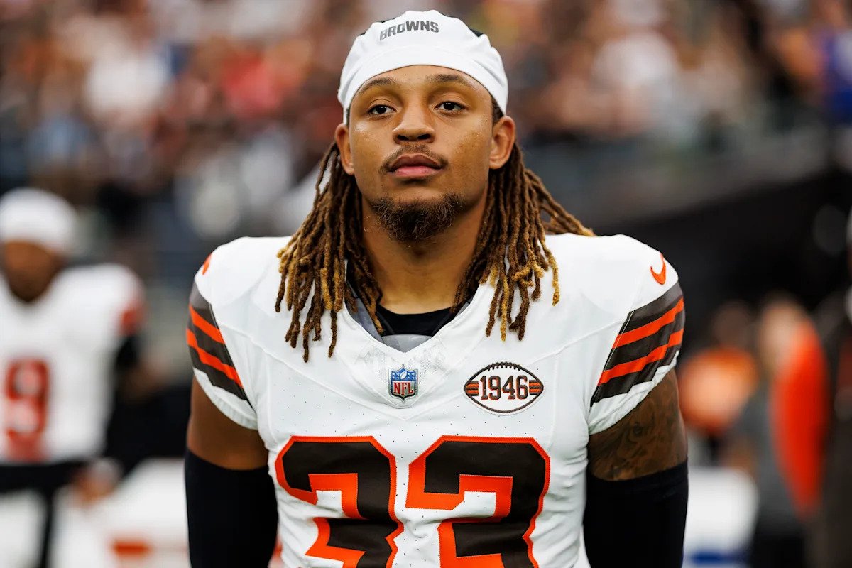 Los Browns dijeron que el safety Ronnie Hickman fue hospitalizado con «heridas menores» después de la tacleada del lunes.