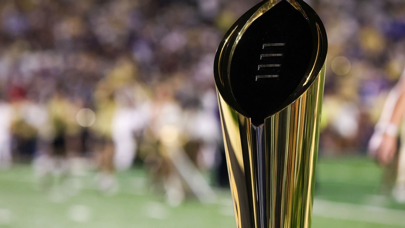 El Big Ten detalla un plan CFP de 24 equipos sin partidos por el título de liga