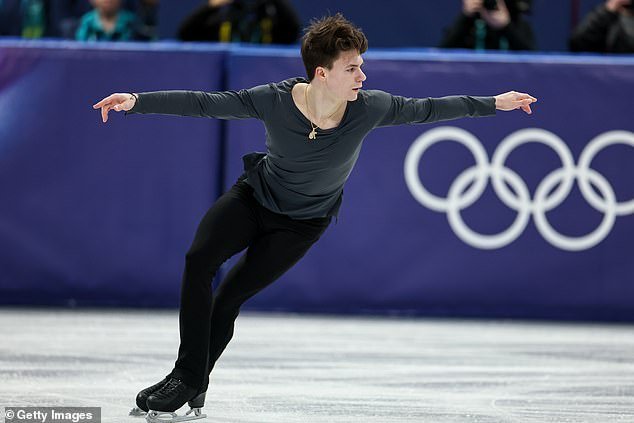 El devastado patinador sobre hielo del equipo de EE. UU. pierde la medalla de los Juegos Olímpicos de Invierno un año después de que sus padres murieran en un accidente aéreo