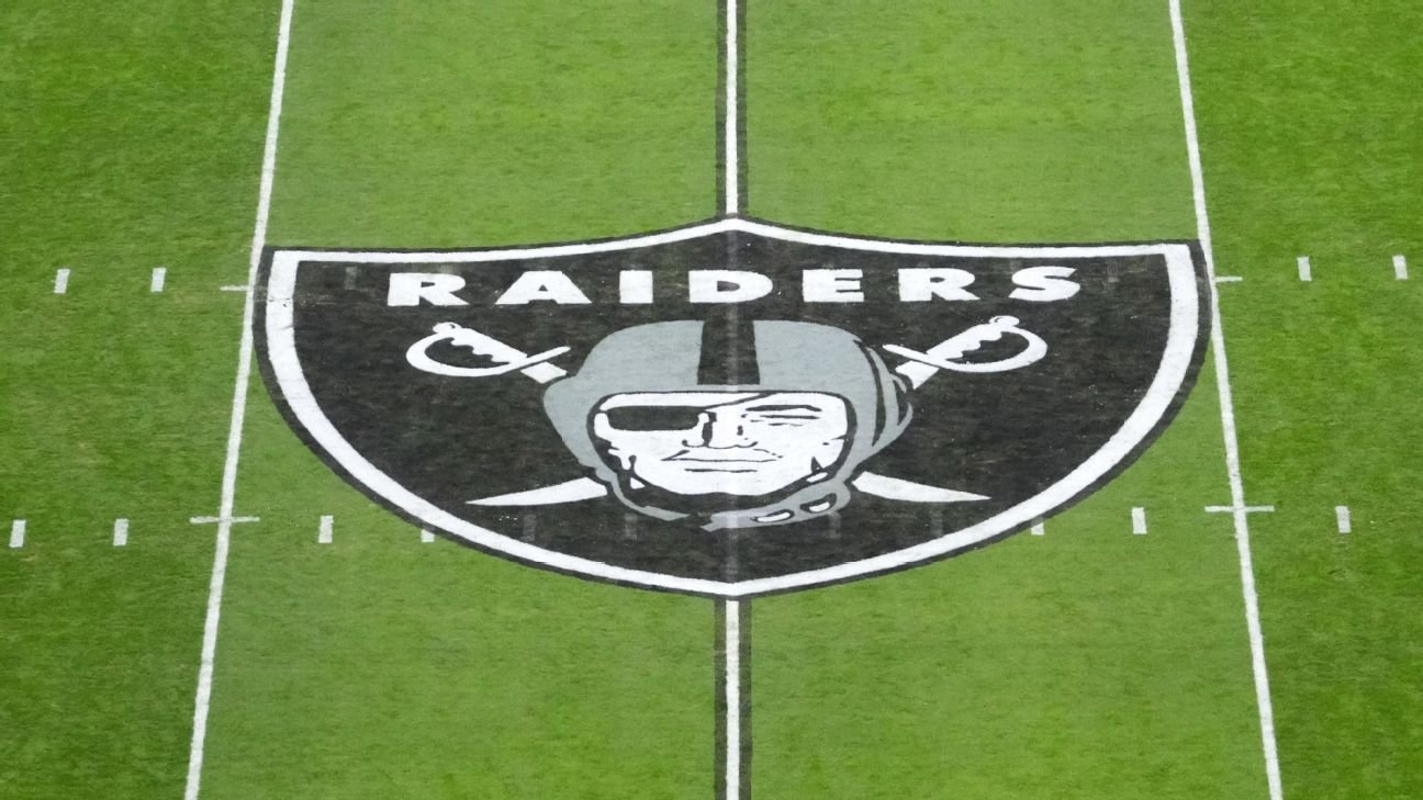 Fuentes: Los Raiders están promoviendo al asistente Rob Leonard a DC