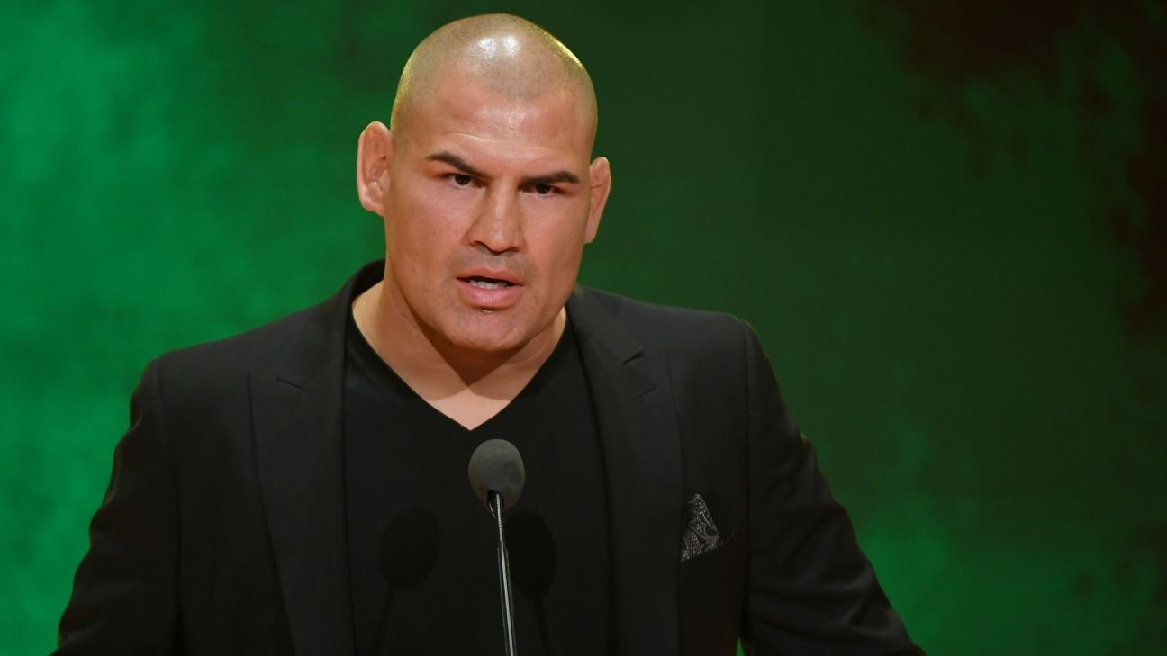 El ex campeón de UFC Caín Velásquez salió de prisión bajo libertad condicional