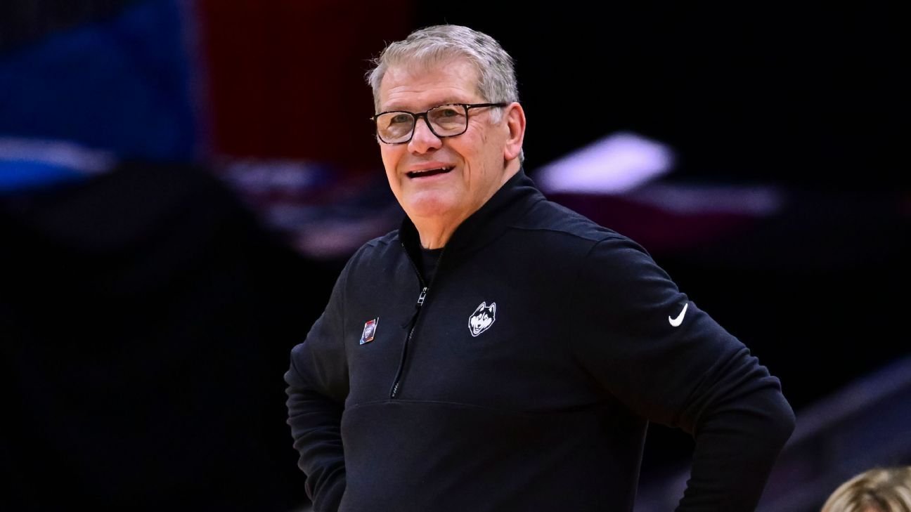 Auriemma de UConn está empatada con VanDerveer con la mayor cantidad de apariciones en el Top 25 de AP