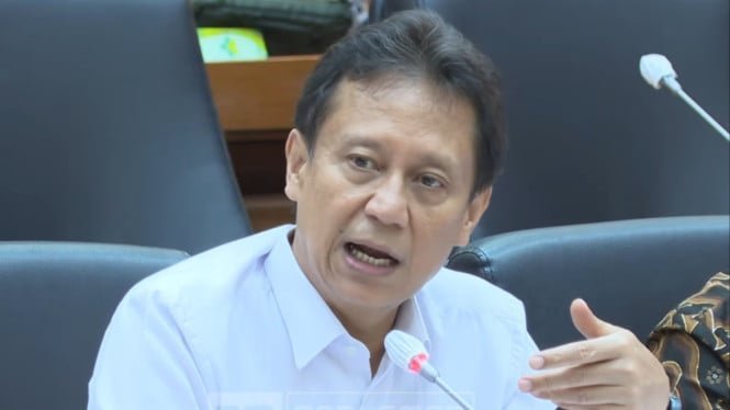 El Ministro de Salud, Dr. Piprim Basarah, confirmó que había sido despedido por faltas disciplinarias.