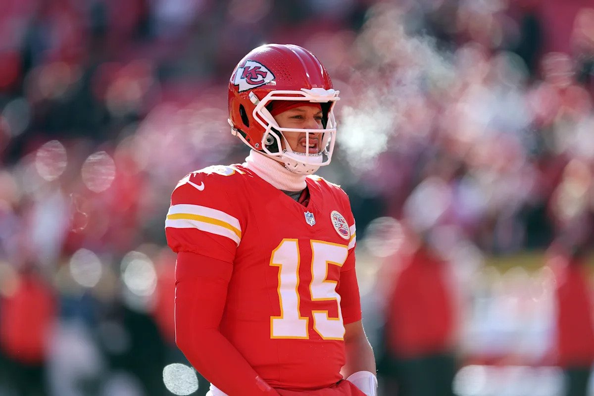 Los Chiefs reestructuran el contrato de Patrick Mahomes para liberar más de $40 millones contra el tope salarial