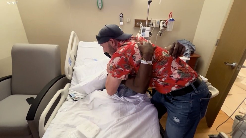 MIRAR: Un hombre de Florida rescata a una madre y a sus tres hijos del canal y se reúne una semana después