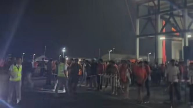 Jugadores del Ratchaburi FC tras los disturbios contra Persib: gente tirando piedras