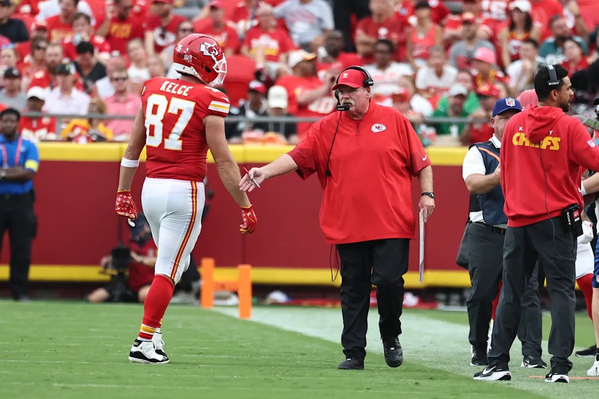 Andy Reid optimista sobre el regreso de Travis Kelce, incertidumbre sobre la salud de Tyreek Hill