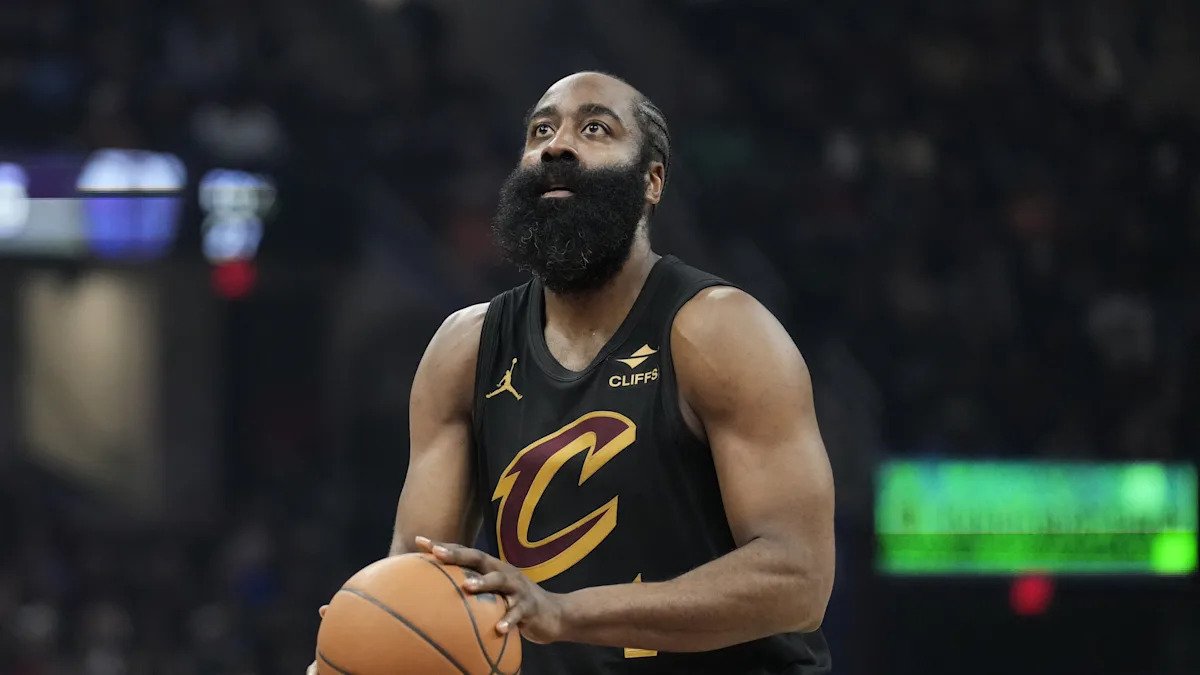 La estrella de los Cavaliers, James Harden, fue evaluado por una fractura en el pulgar derecho en la victoria sobre los Knicks.