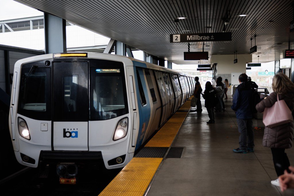 Transbay Tube, servicio en el centro de SF cerrado