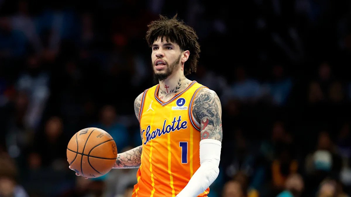 Según los informes, la estrella de los Hornets, LaMelo Ball, escapó de sufrir lesiones en un accidente automovilístico en Charlotte