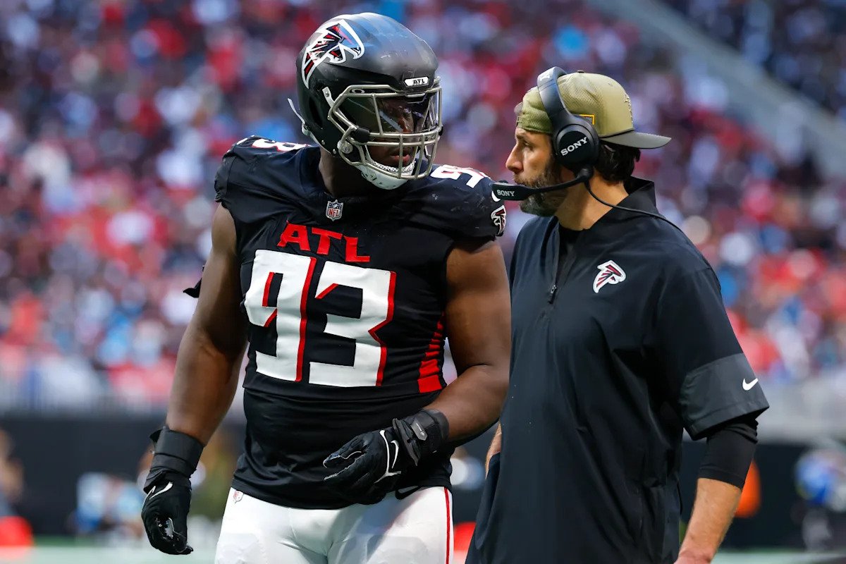 Según los informes, los Browns contrataron al coordinador del juego de pases defensivos de los Falcons, Mike Rutenberg, como DC para reemplazar a Jim Schwartz.