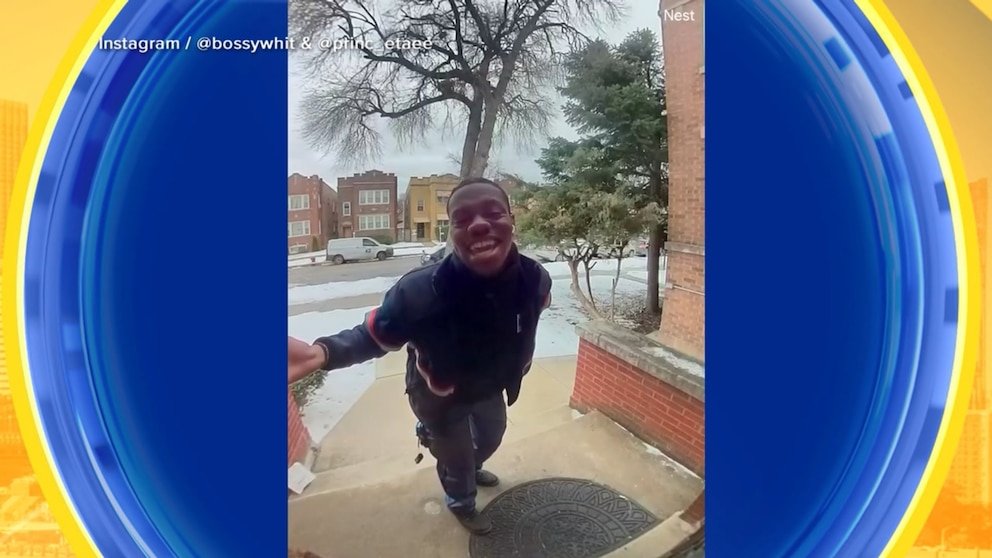 MIRA: El canto del cartero se vuelve viral