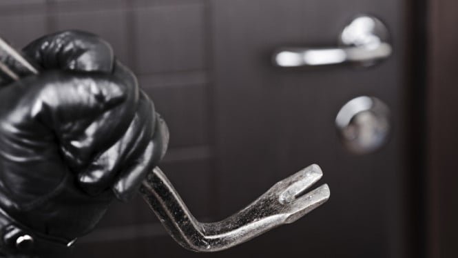 Por la noche, redadas de mil millones de batik en Inacraft JCC, la policía arrestó a 3 delincuentes