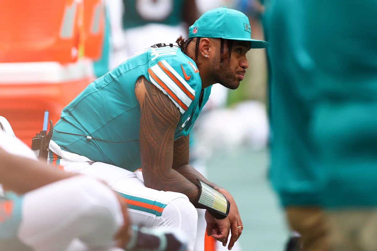 El gerente general de los Dolphins, Jon-Eric Sullivan, analiza el futuro del QB Tua Tagovailoa