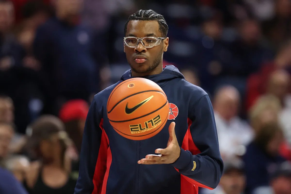 Tommy Lloyd de Arizona califica la decisión sobre la camiseta roja como «juego largo» mientras Bryce James hace «grandes avances»